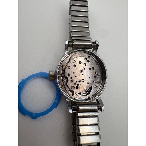 Vintage Timex Ladies Mechanical Date Watch - Spare or Repair - Case France - Picture 7 of 9